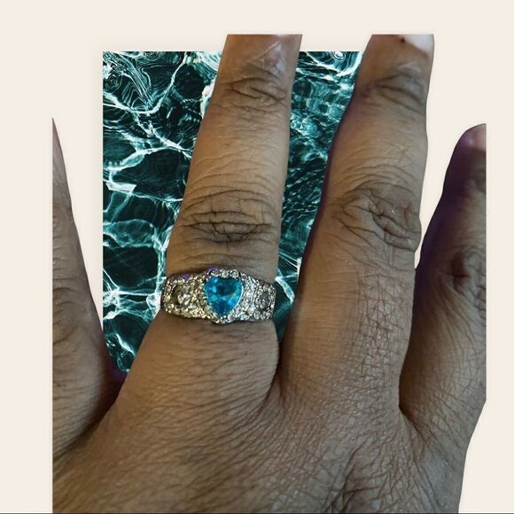 BLUE TOPAZ FASHION RING 8 - Picture 1 of 3